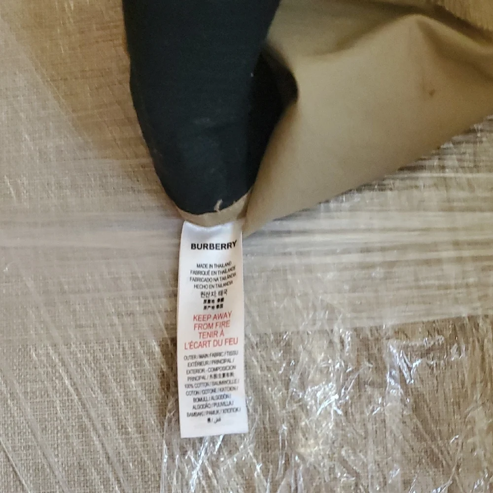 Burberry (Set) Flash $109 Discounted Shipping - Picture 8 of 10